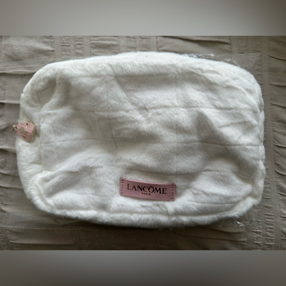 Lancôme White Plush Cosmetic Bag with Pink Logo Patch - Picture 2 of 6